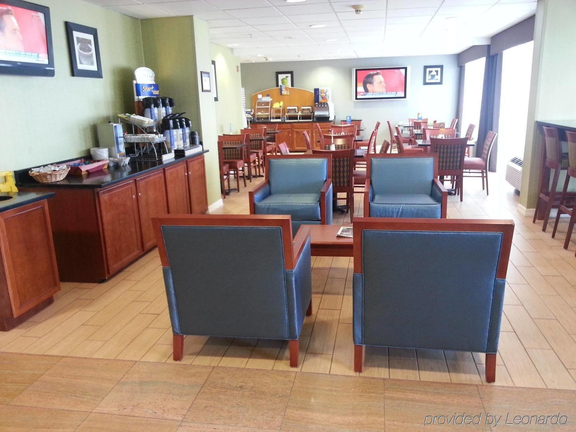 Holiday Inn Express & Suites Allentown-Dorney Park Area, An Ihg Hotel Restaurant photo