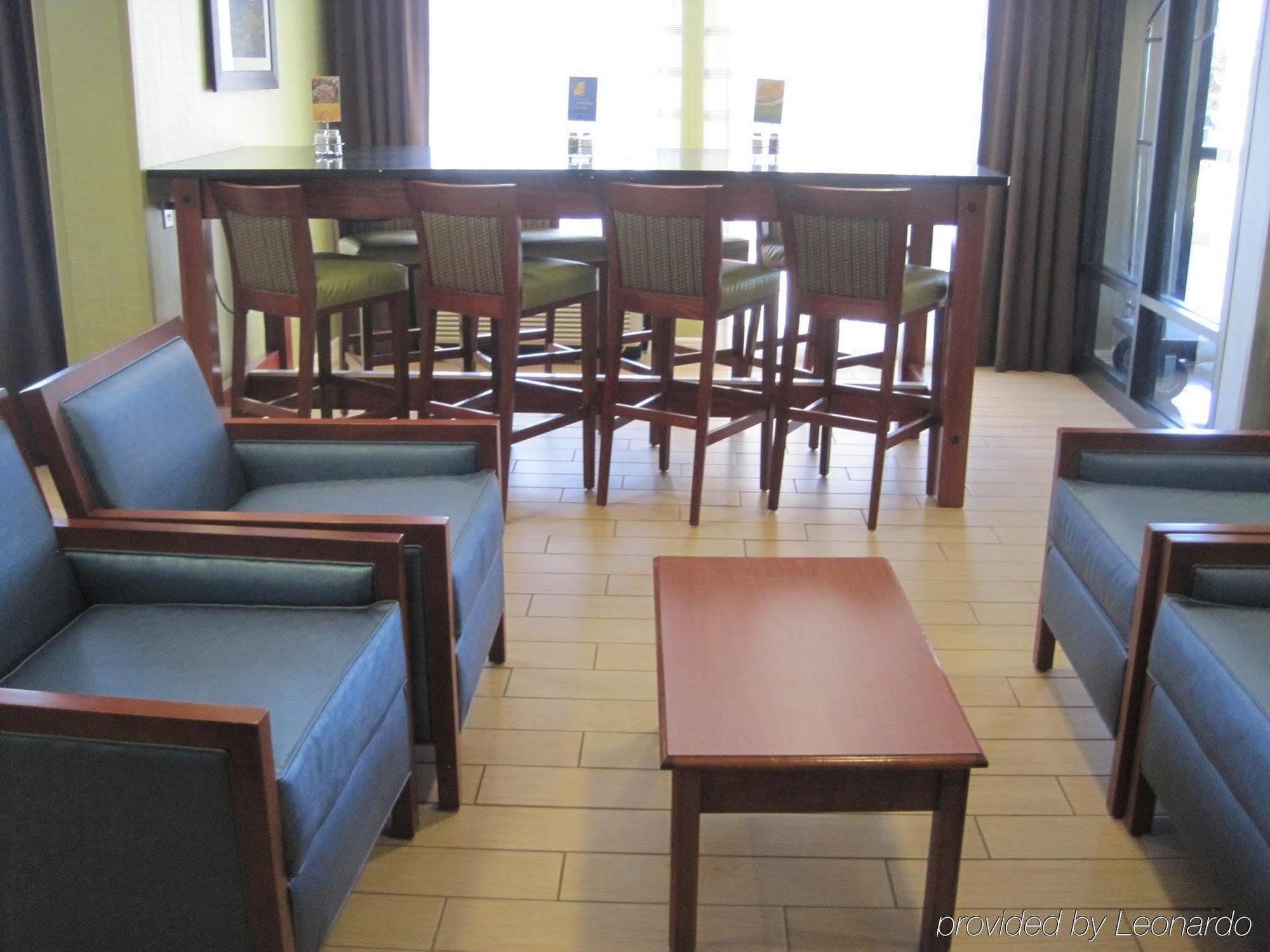 Holiday Inn Express & Suites Allentown-Dorney Park Area, An Ihg Hotel Restaurant photo